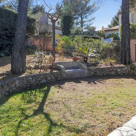 Apartment Beautiful, 3-bedroom House With A Swimming Pool And Mountain Views In