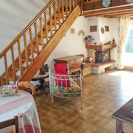 Beautiful, 3-bedroom House With A Swimming Pool And Mountain Views In * Saint-Raphael (Var)