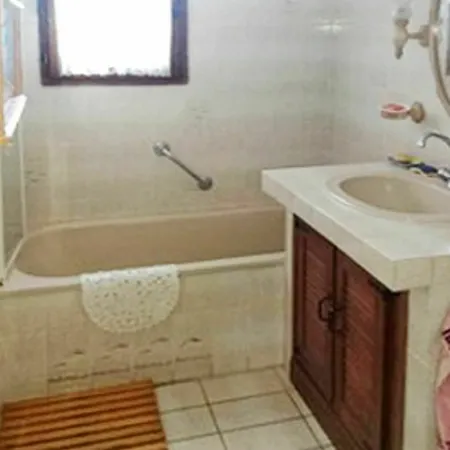 Beautiful, 3-bedroom House With A Swimming Pool And Mountain Views In Saint-Raphael (Var)