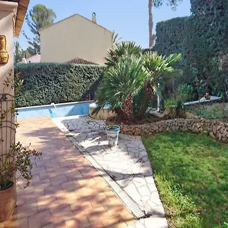 Beautiful, 3-bedroom House With A Swimming Pool And Mountain Views In Saint-Raphael (Var)