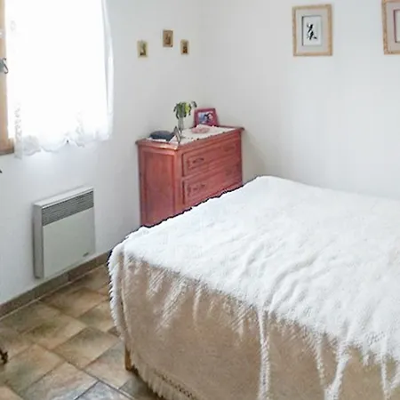 Apartment Beautiful, 3-bedroom House With A Swimming Pool And Mountain Views In Saint-Raphael (Var)